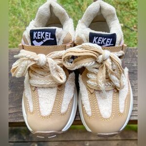 KEKEL Kids SOFT Leather Sports Sneakers Fur Lining. Size 13 Girls/Gender Neutral